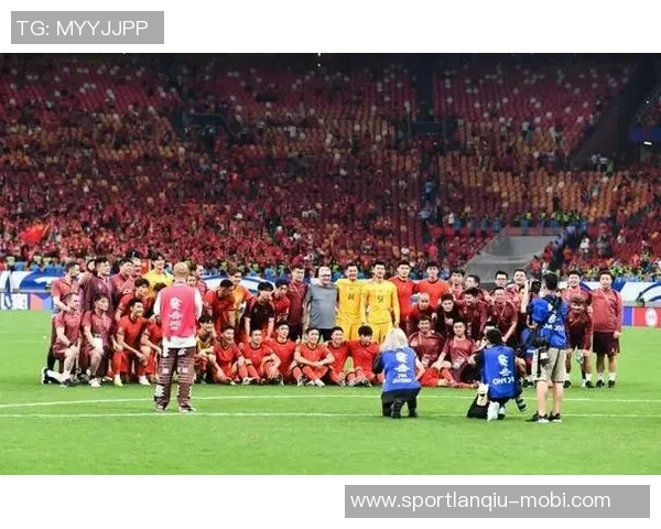 足协2025年数字年报揭示国足比赛减少与世界排名下滑现状分析